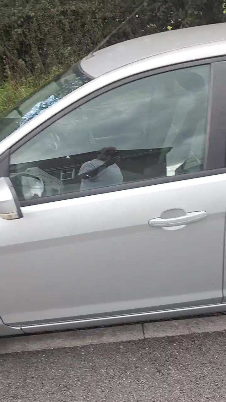 A walkround video of a Ford Focus estate, filmed on a phone